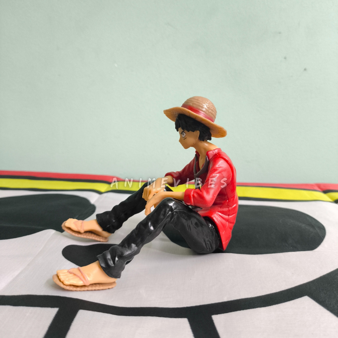 Luffy sitting (red) | 12 cm