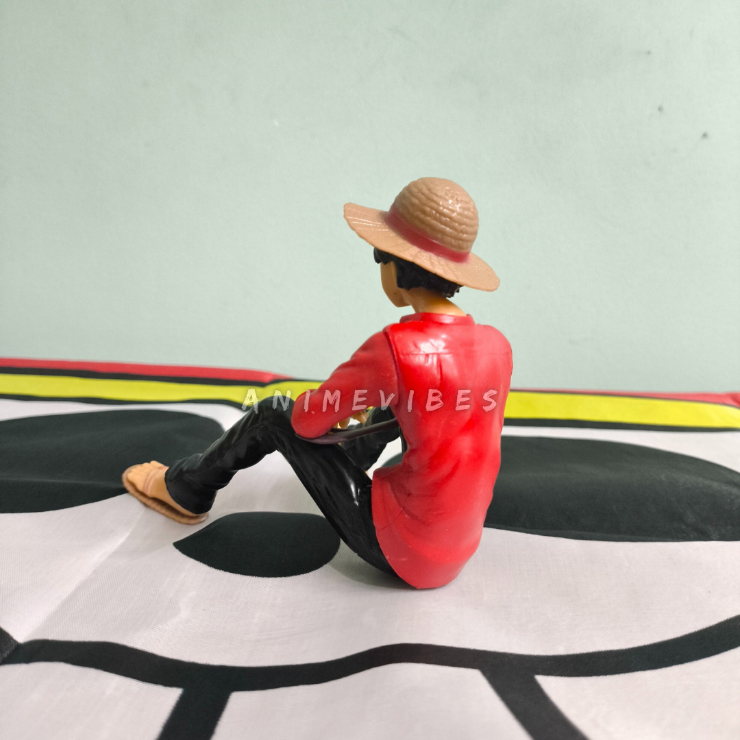 Luffy sitting (red) | 12 cm
