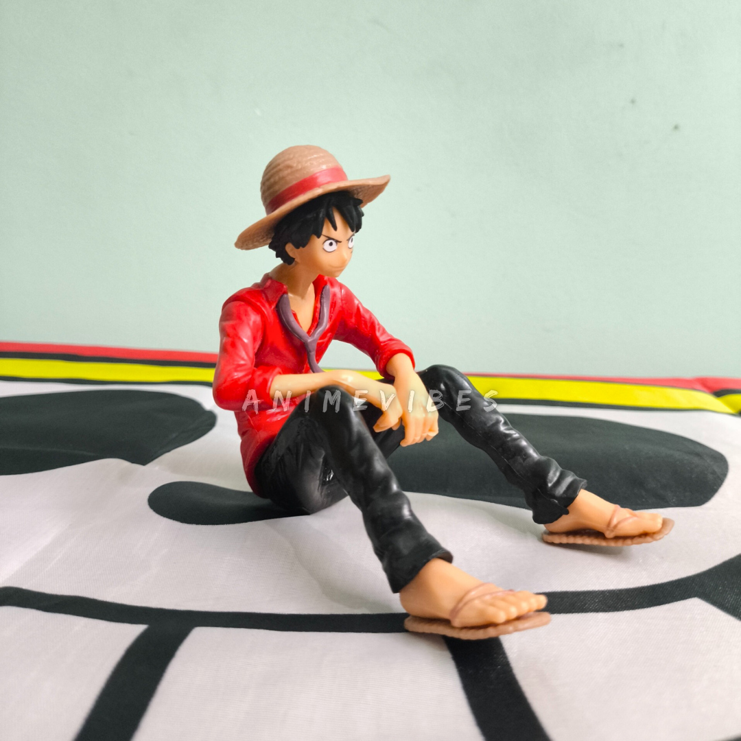 Luffy sitting (red) | 12 cm