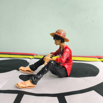 Luffy sitting (red) | 12 cm