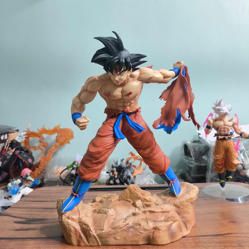 Goku 33cm Action Figure – Battle Scene Statue
