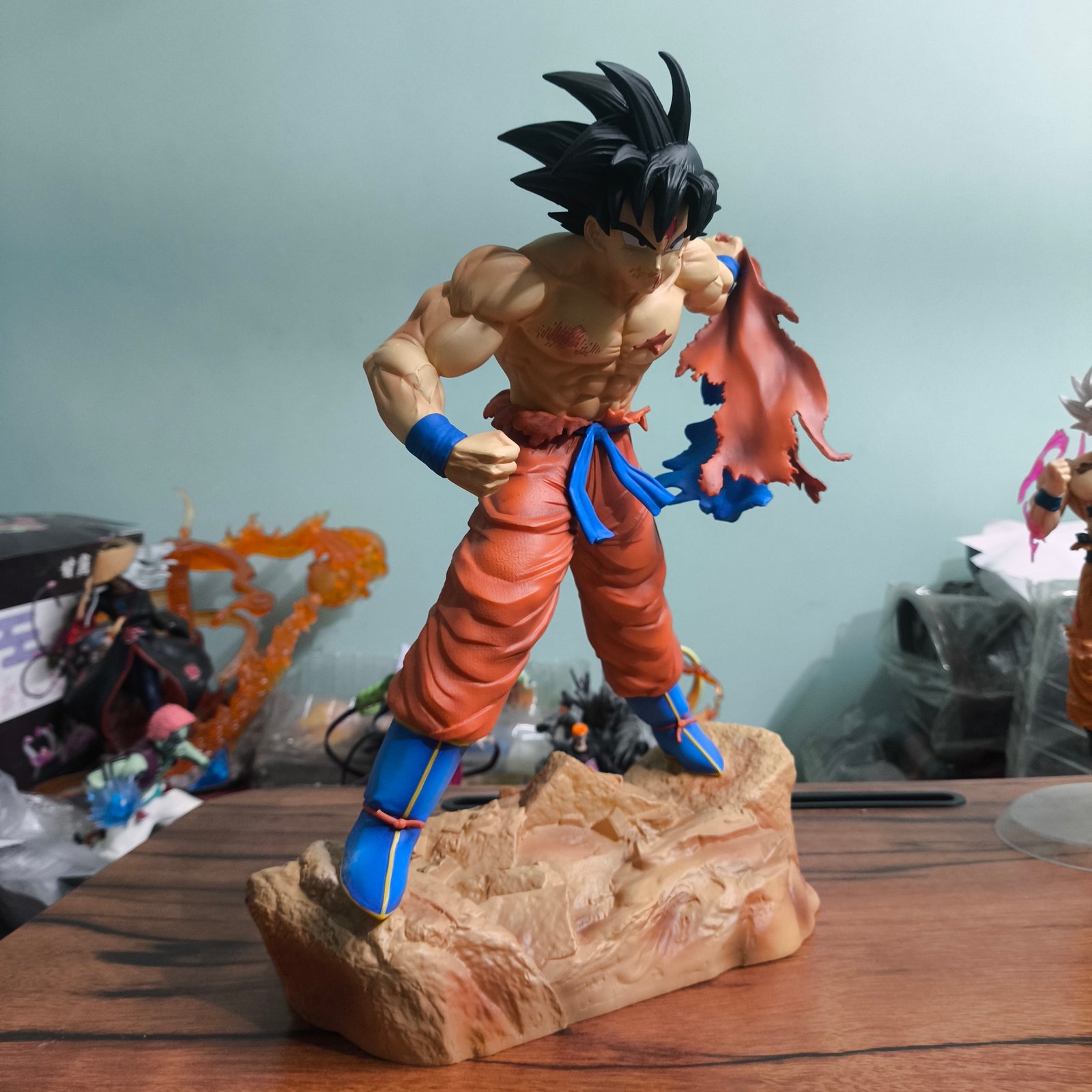 Goku 33cm Action Figure – Battle Scene Statue - Image 6