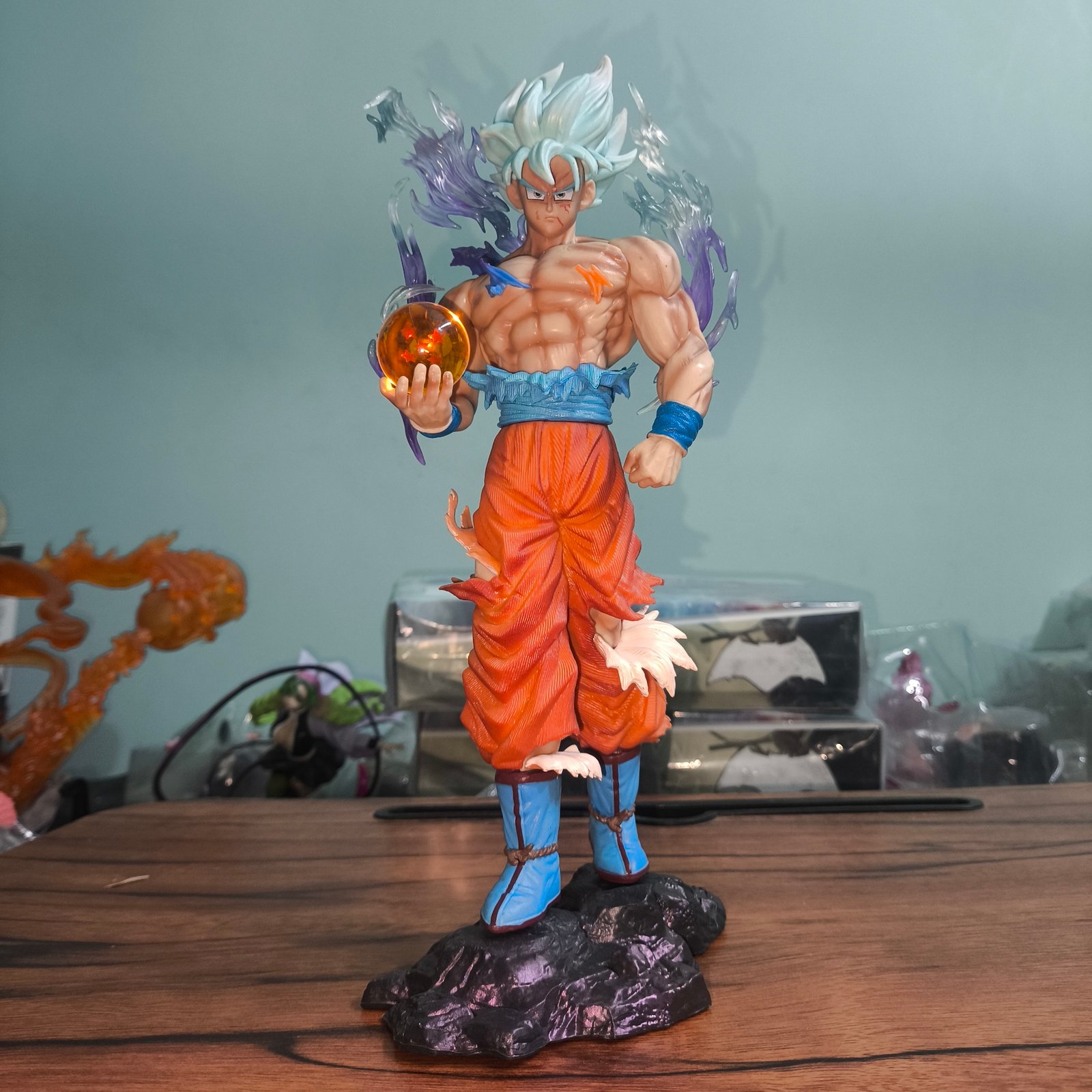 Goku Ultra Instinct Premium 30 cm Collectible – Blue Haired Version