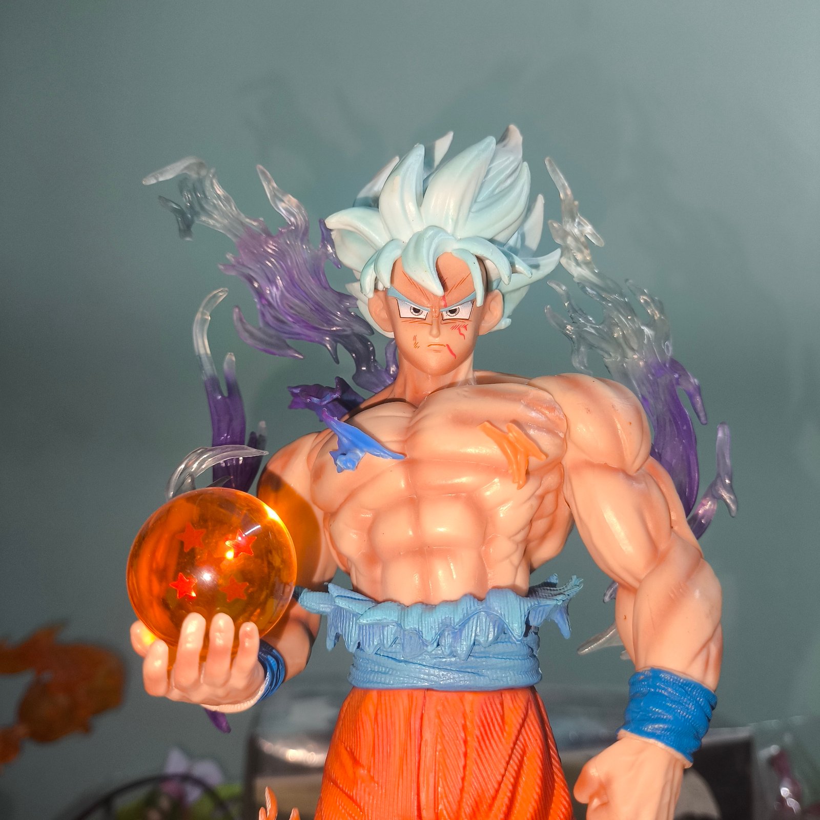 Goku Ultra Instinct Premium 30 cm Collectible – Blue Haired Version - Image 2