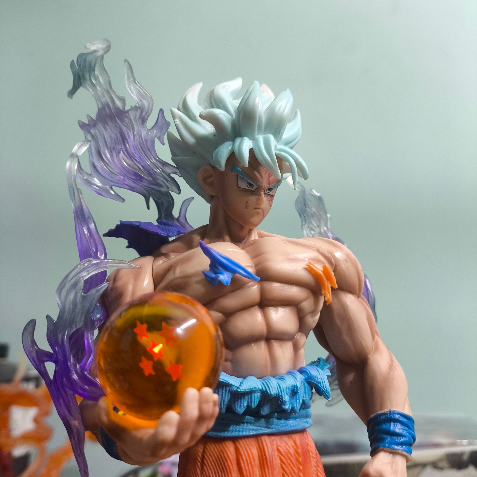 Goku Ultra Instinct Premium 30 cm Collectible – Blue Haired Version - Image 3