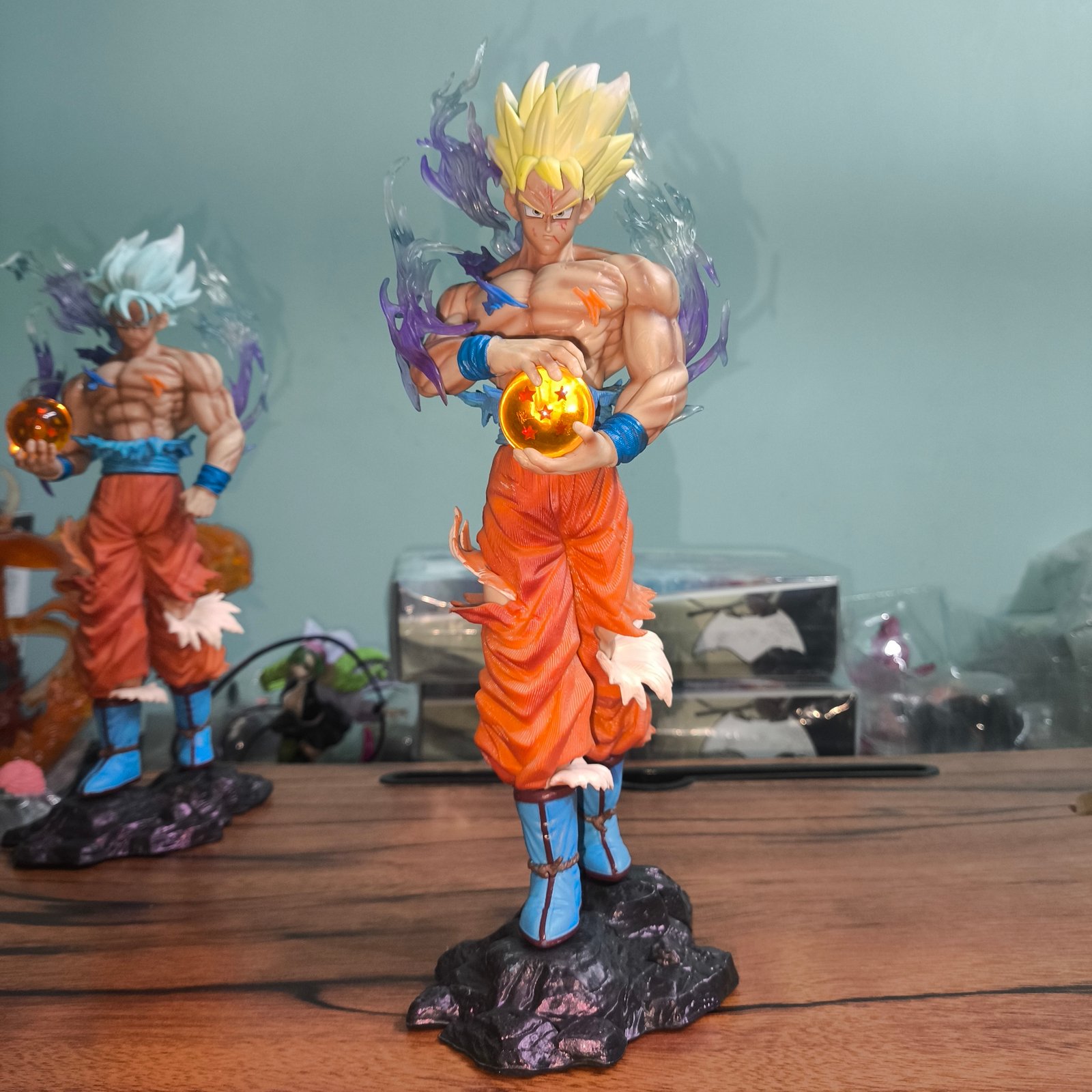 Goku Ultra Instinct Premium 30 cm Collectible – Yellow Haired Version