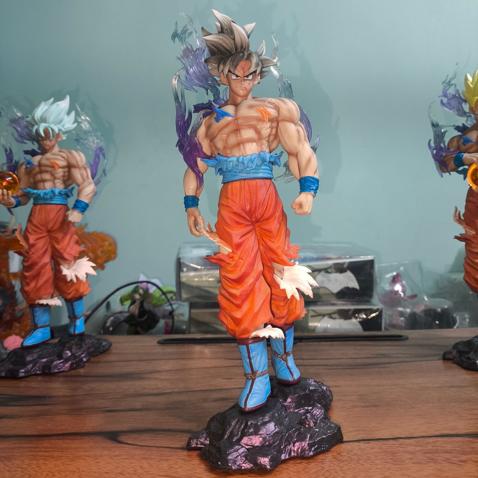 Goku Ultra Instinct 30cms Premium Collectible ( Black haired ver. )