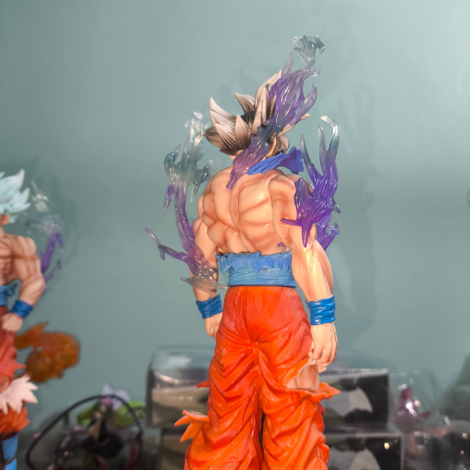 Goku Ultra Instinct 30cms Premium Collectible ( Black haired ver. ) - Image 5