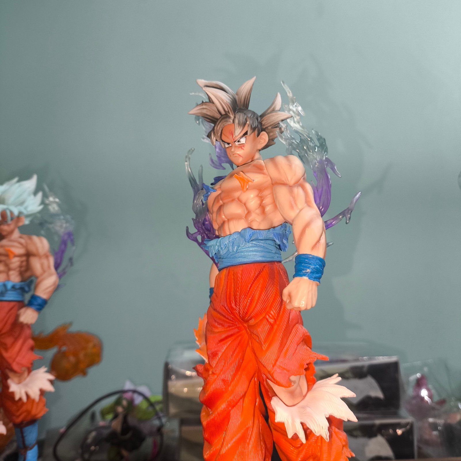 Goku Ultra Instinct 30cms Premium Collectible ( Black haired ver. ) - Image 8